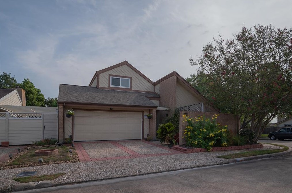16623 Park Green Way, Houston, TX 77058-2332