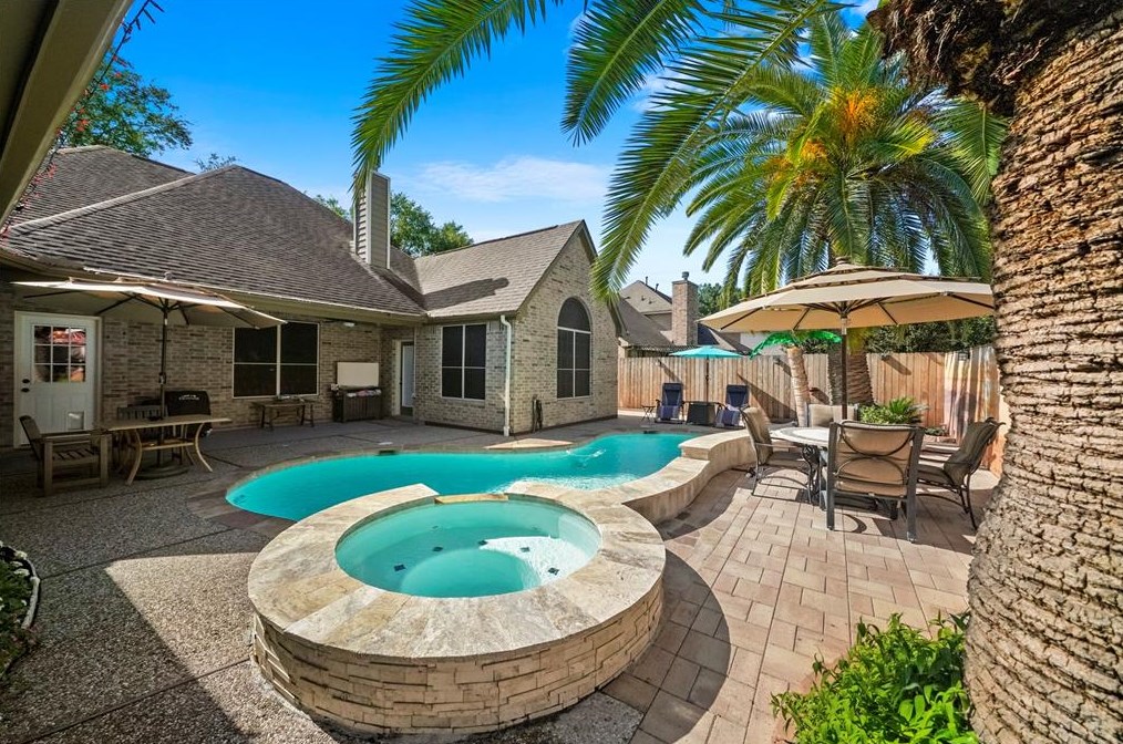 17530 Whispering Star Ct, Houston, TX 77095-6901
