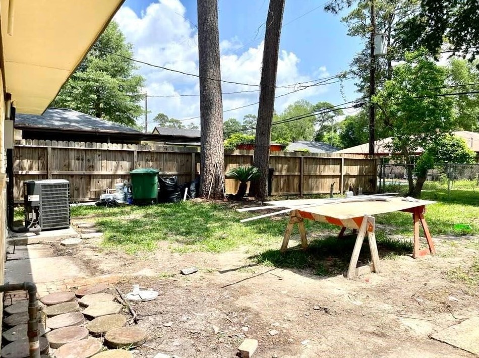 10314 Bretton Dr, Houston TX  77016-3222 exterior