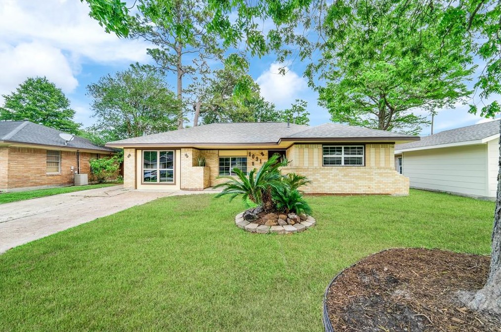 10314 Bretton Dr, Houston, TX 77016-3218