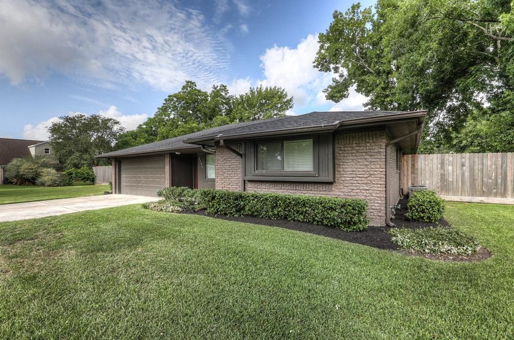 2406 Cunningham Dr, Pearland, TX 77581