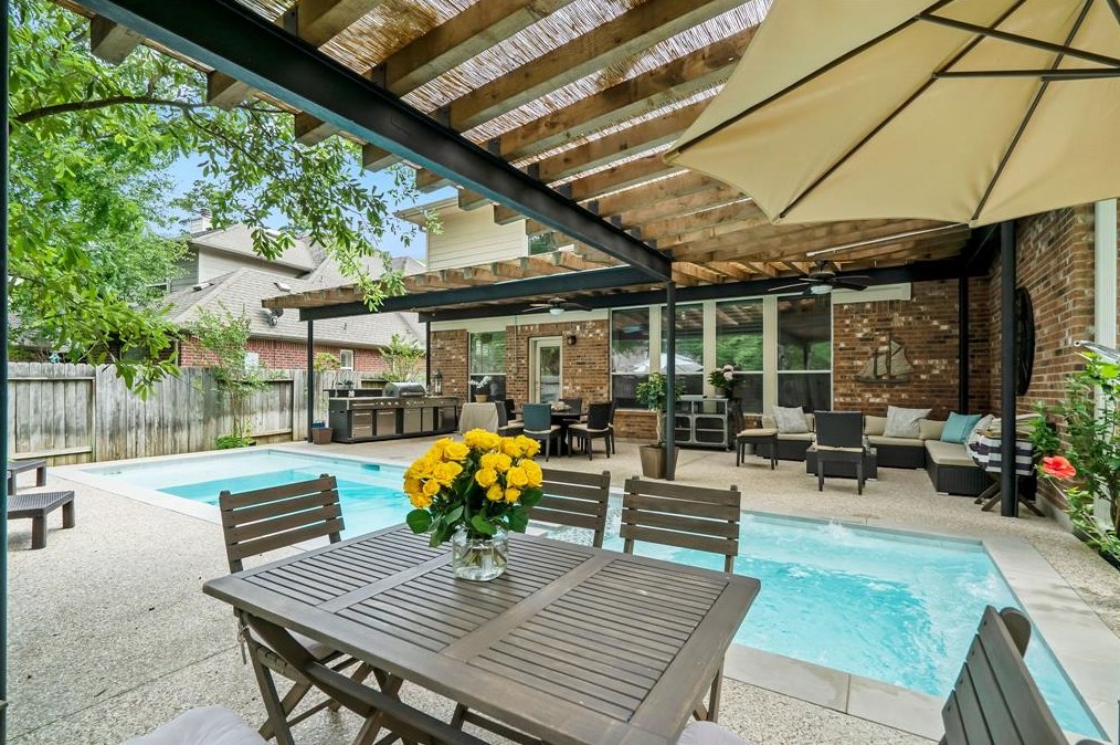 6 Stickley Ct, Spring, TX 77382