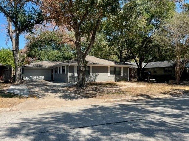 2102 Latexo Dr, Houston, TX 77018-1715