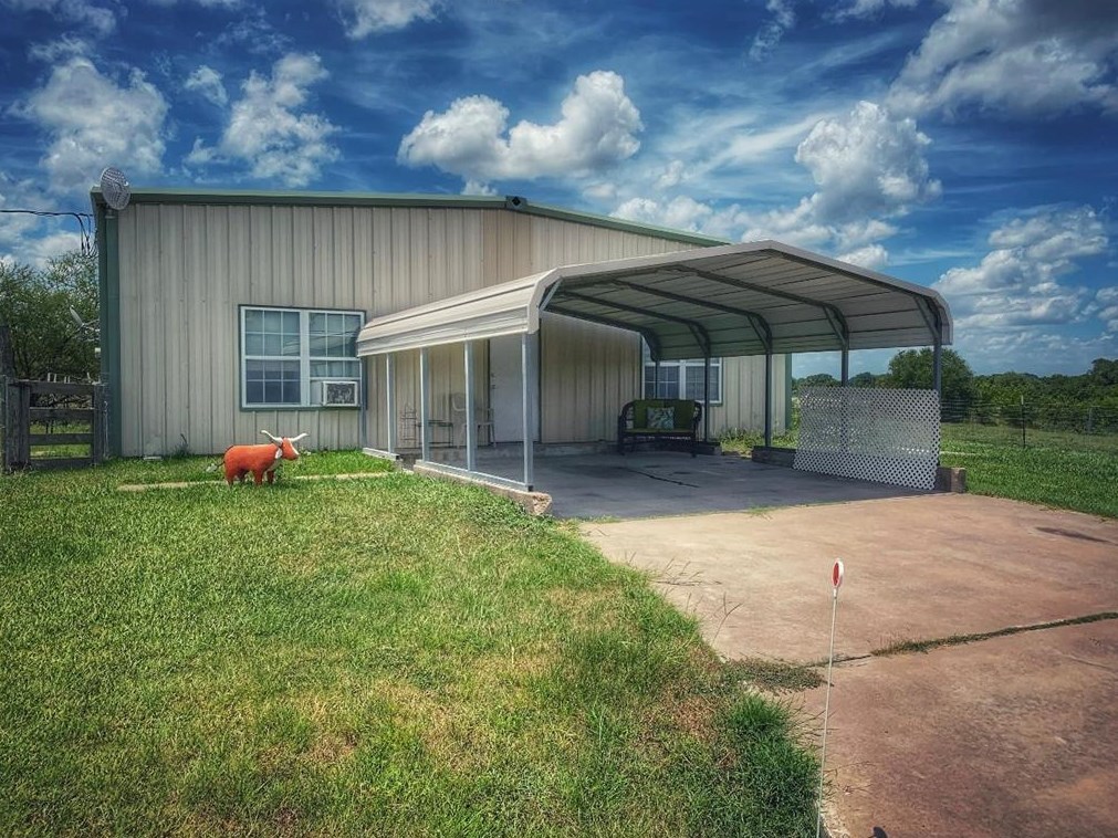 6572 Sandy Hill Rd, Brenham, TX 77833