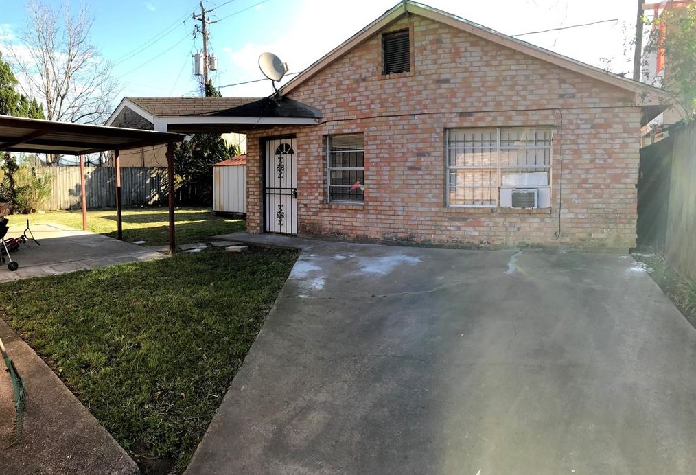 13222 Stirrup Dr, Houston, TX 77039