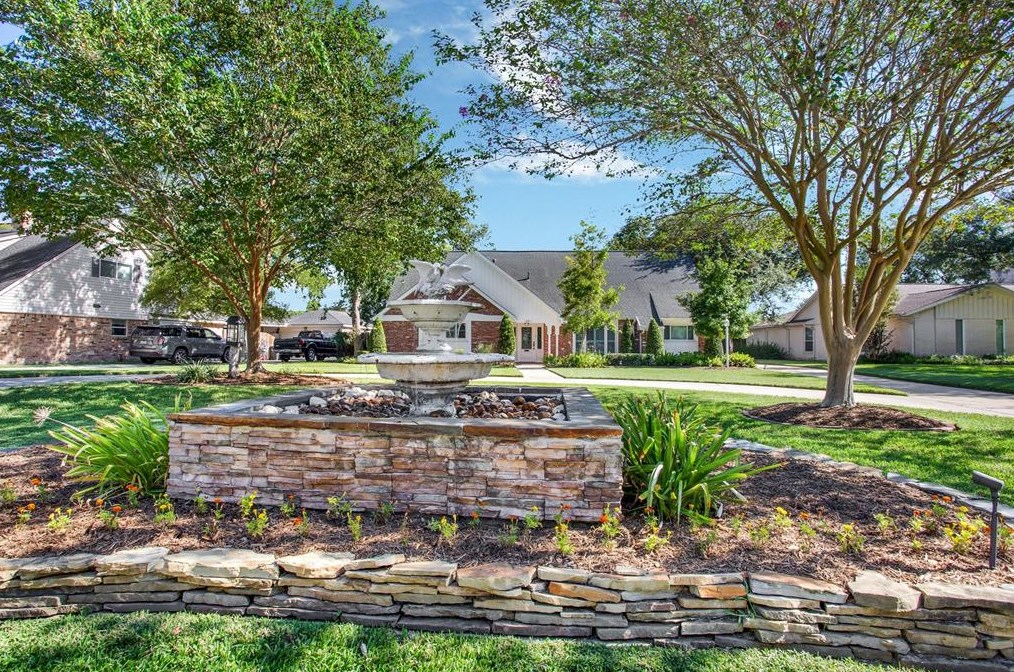 18611 Carriage Ct, Houston, TX 77058-4016