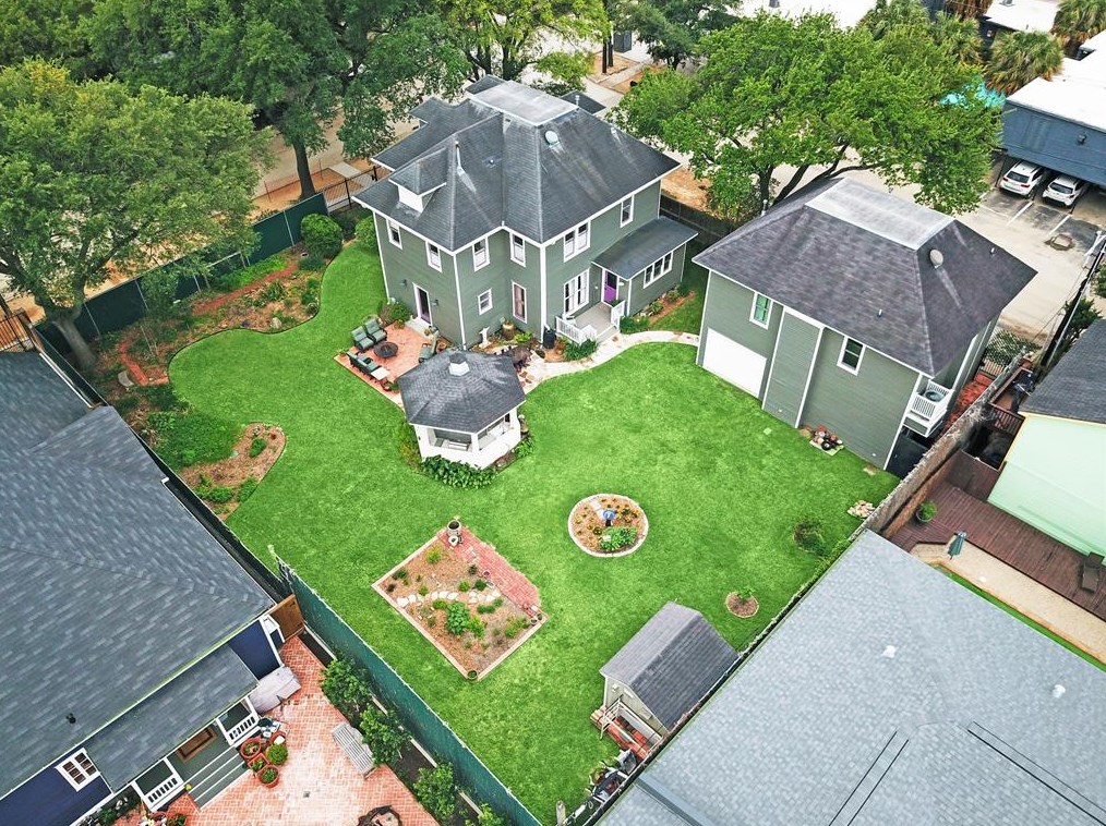 401 Emerson St, Houston TX  77006-4572 exterior