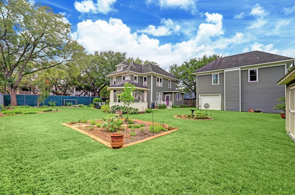 401 Emerson St, Houston TX  77006-4572 exterior