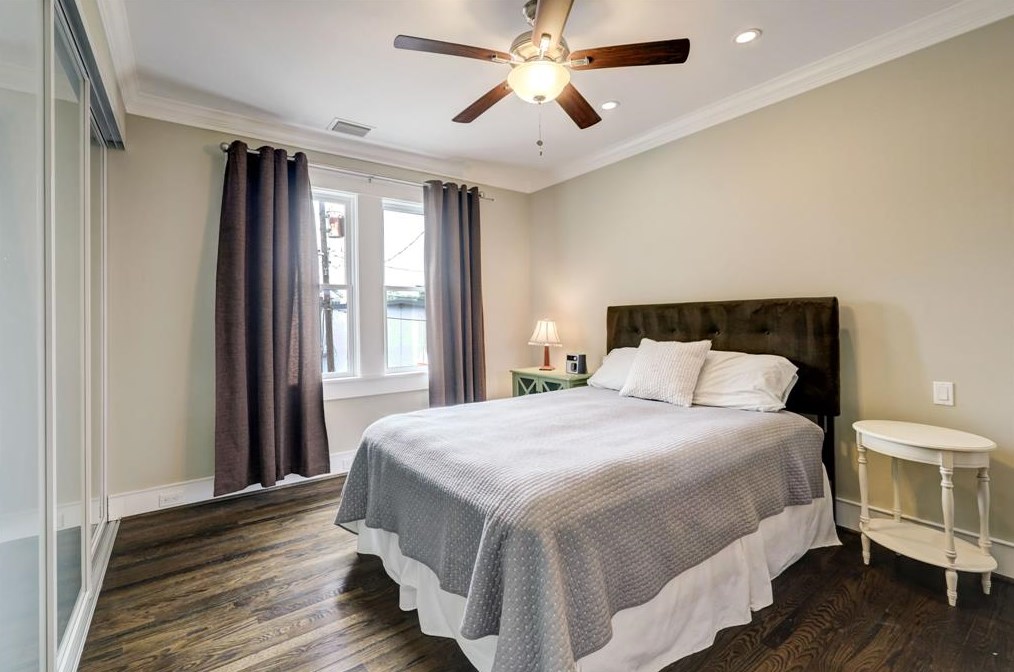 401 Emerson St, Houston TX  77006-4572 exterior