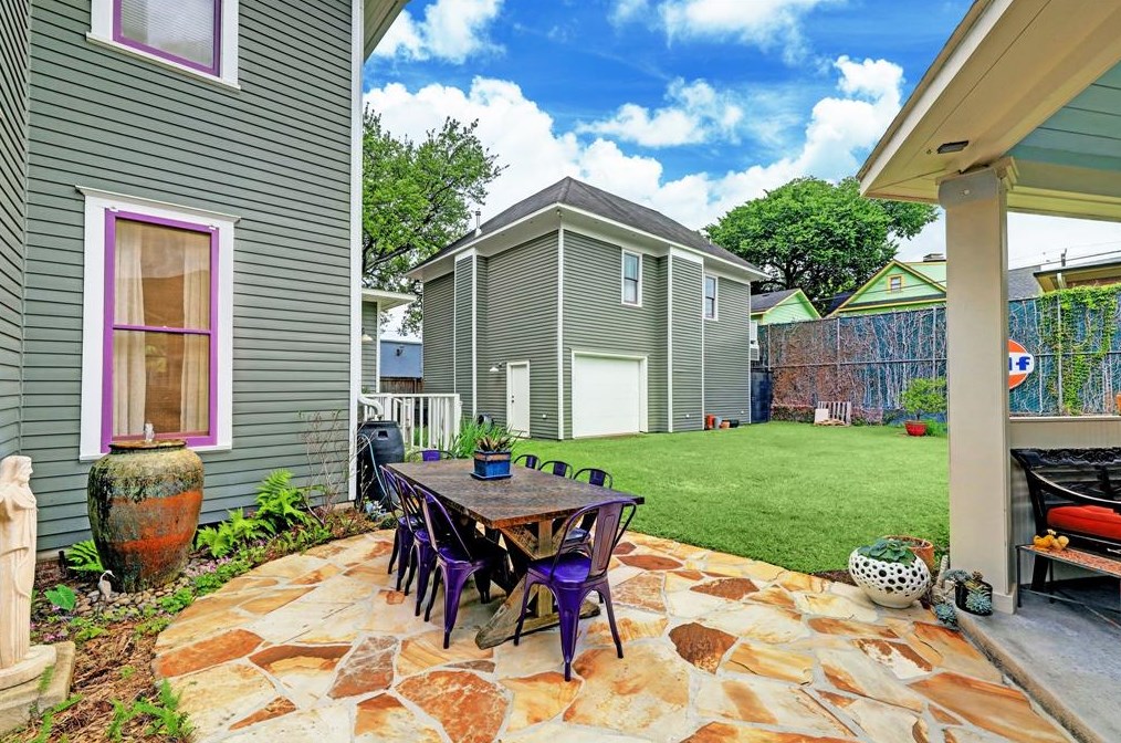 401 Emerson St, Houston TX  77006-4572 exterior