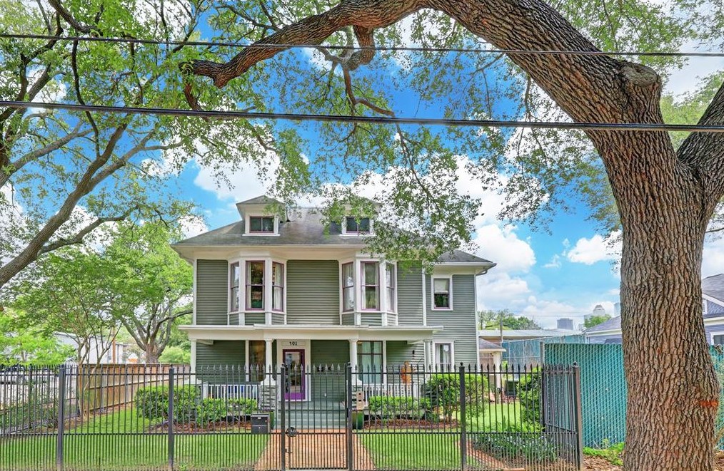 401 Emerson St, Houston TX  77006-4572 exterior