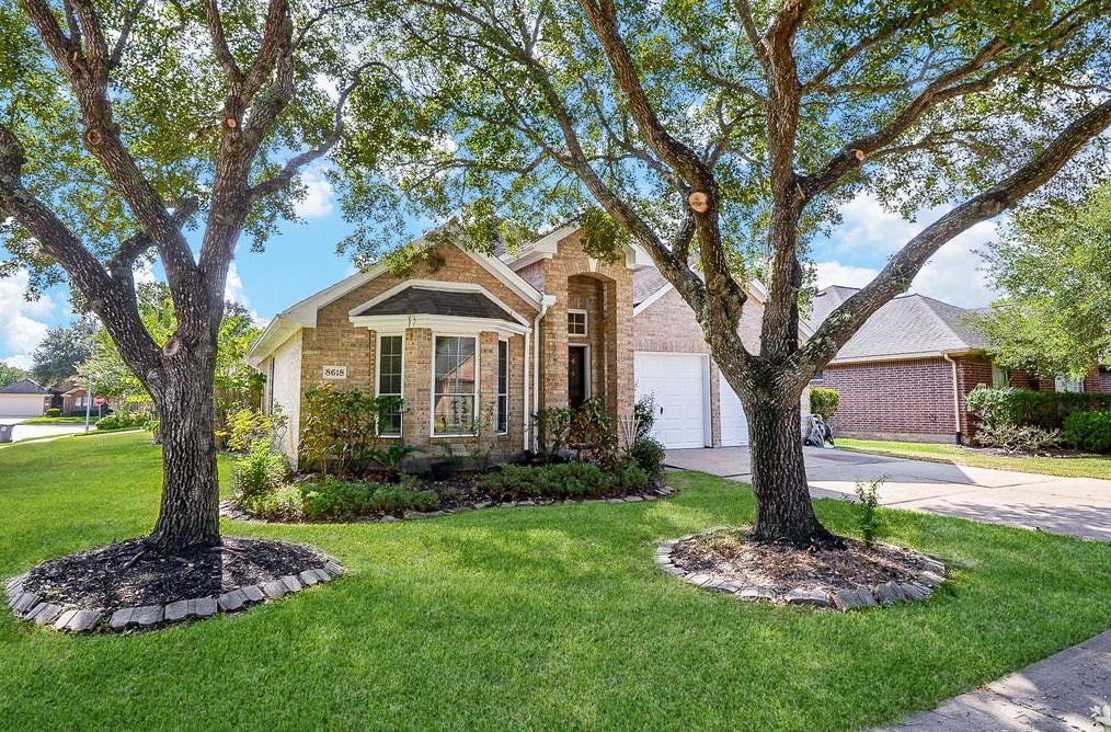 8618 Green Ash Dr, Sugar Land, TX 77479-6355
