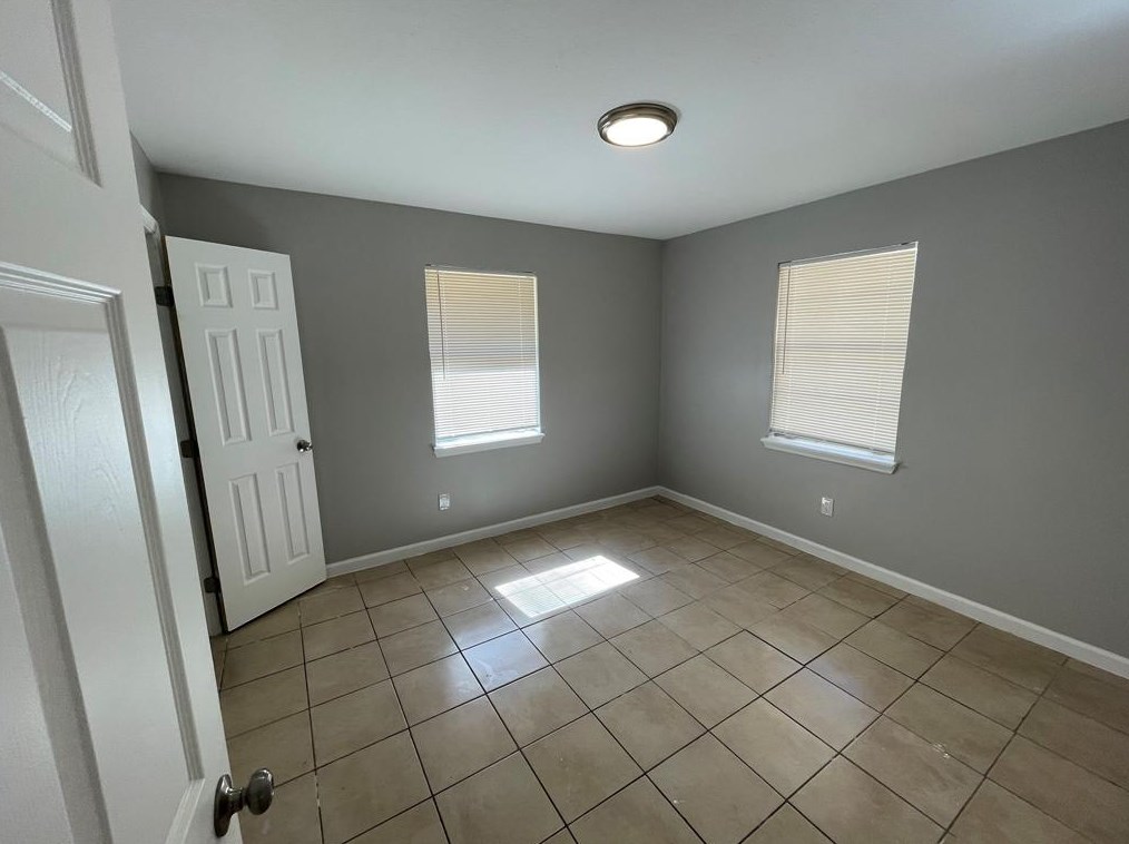 5511 Crane St, Houston, TX 77026-4061