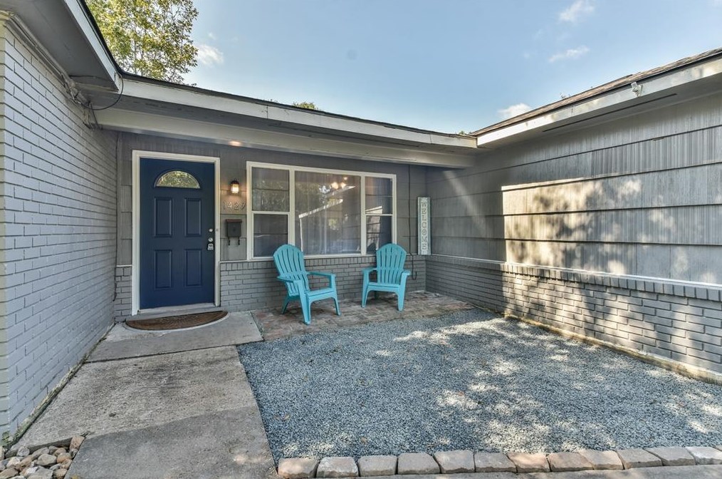 1429 Confederate Rd, Houston TX  77055-4310 exterior