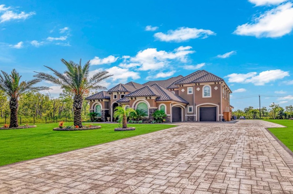 33511 Blue Crab Ct, Angleton, TX 77515