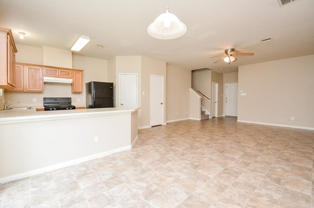 8114 Singing Sonnet Ln, Houston TX  77072-0128 exterior
