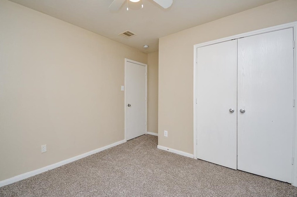 8114 Singing Sonnet Ln, Houston TX  77072-0128 exterior