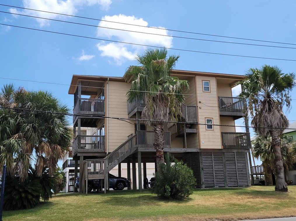 613 2nd St #a, Taylor Lake Village, TX 77586