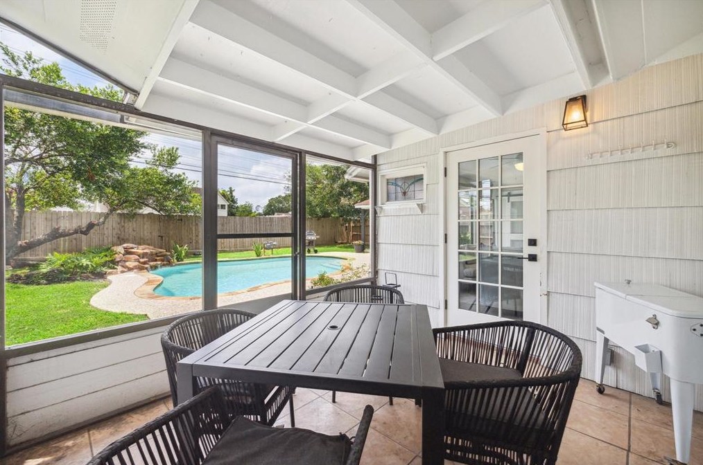 3715 Gardendale Dr, Houston TX  77092-7061 exterior