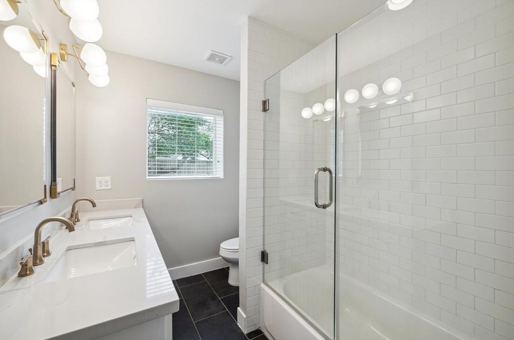 3715 Gardendale Dr, Houston TX  77092-7061 exterior