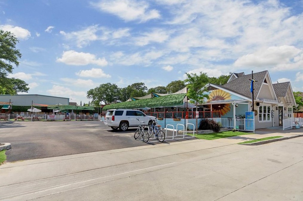 3715 Gardendale Dr, Houston TX  77092-7061 exterior