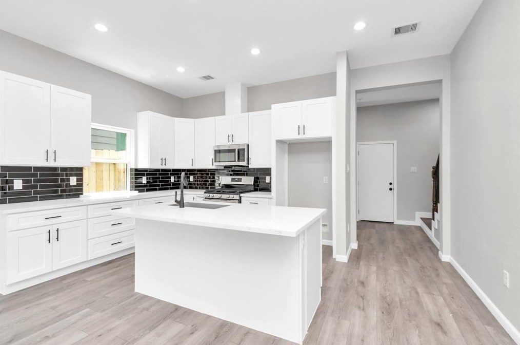 8305 Comal St, Houston, TX 77051-1444