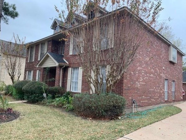 9731 New Kent Dr, Sugar Land, TX 77498