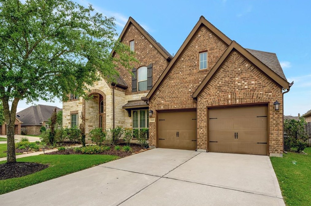 2420 Copper Sky Dr, Pearland, TX 77584