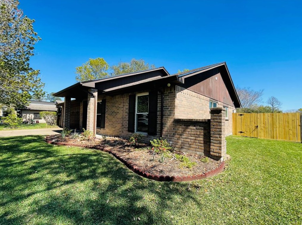 516 Magnolia Bend St, League City, TX 77573