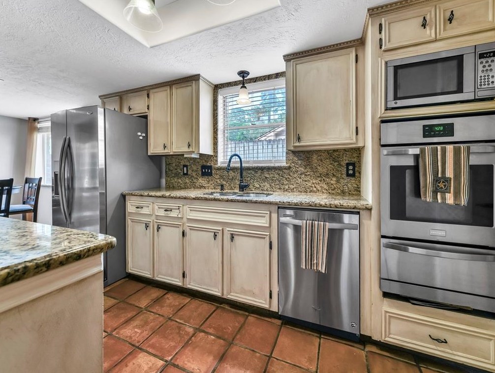 2019 Middle Crk Dr, Humble TX 77339-1708 exterior