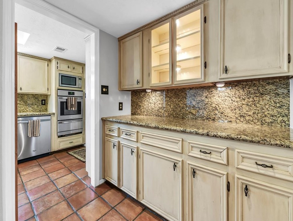 2019 Middle Crk Dr, Humble TX 77339-1708 exterior