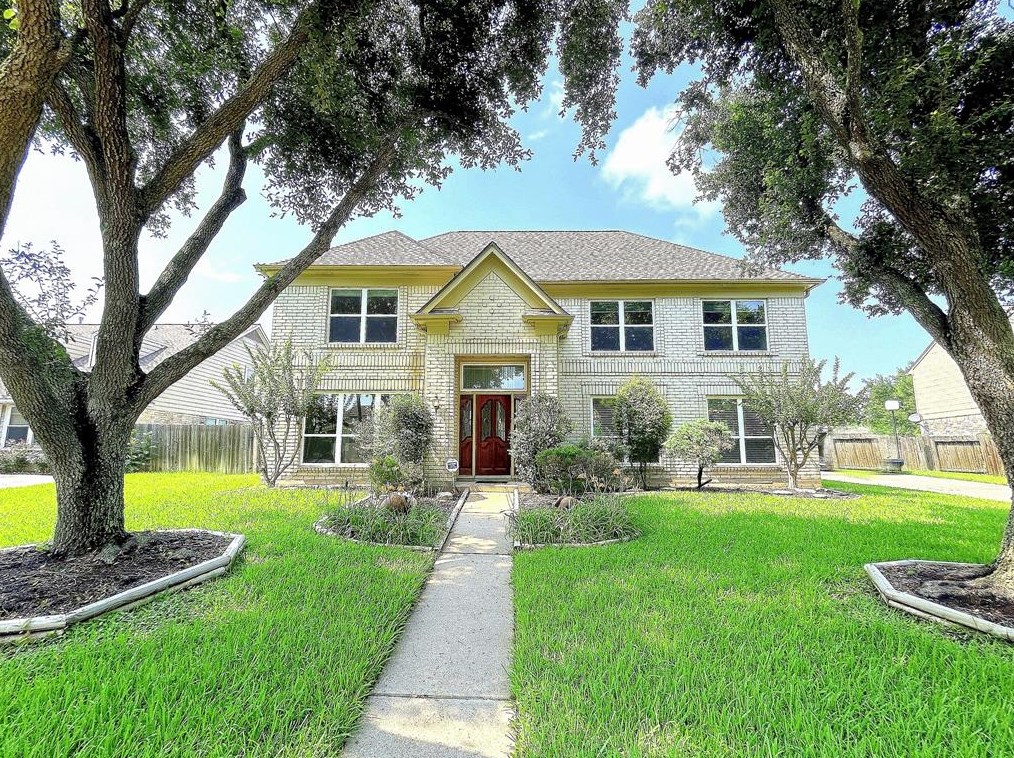 3115 Castle Ln, Sugar Land, TX 77478-3741