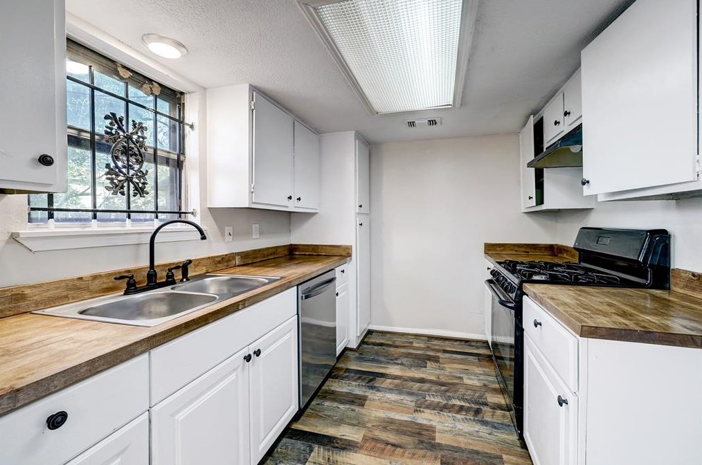 8622 Valley Ledge Dr, Houston TX  77078-3726 exterior