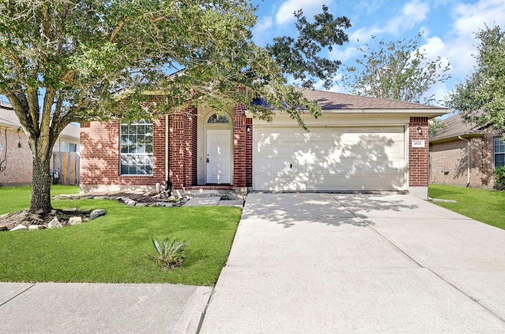 4018 Floral Way Ct, Fresno, TX 77545