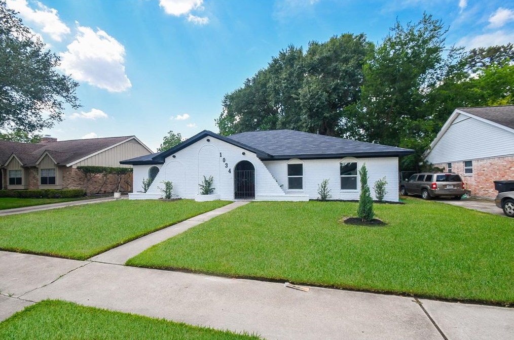 1034 W Donovan St, Houston, TX 77091
