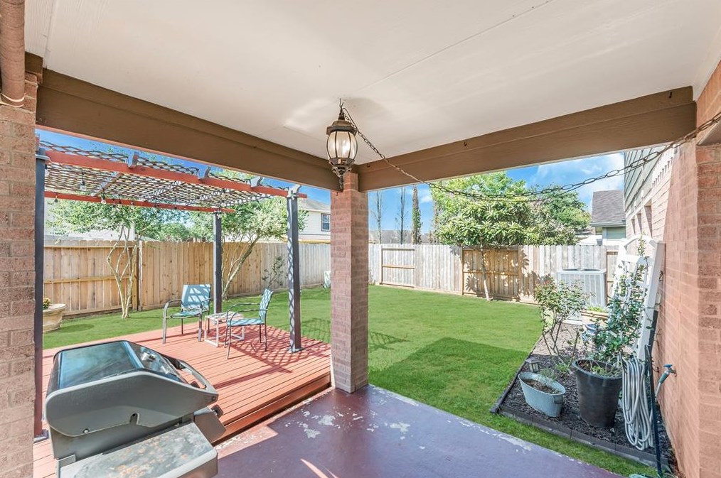 4202 Mineral Hvn Dr, Houston TX  77048-5555 exterior