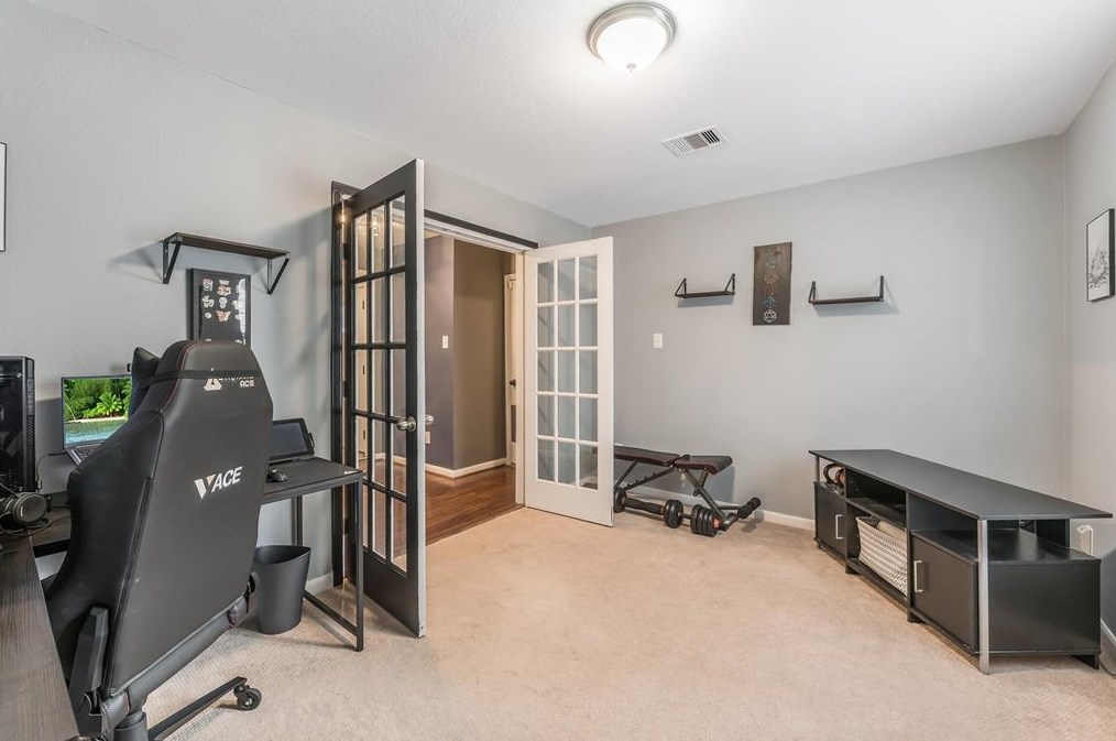 4202 Mineral Haven Dr, Houston, TX 77048-5556