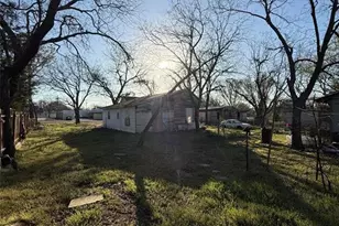 204 Dallas St, Nocona, TX 76255 - Photo 12