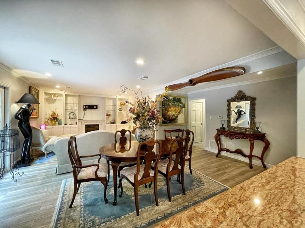 5110 Mimosa Dr, Bellaire, TX 77401