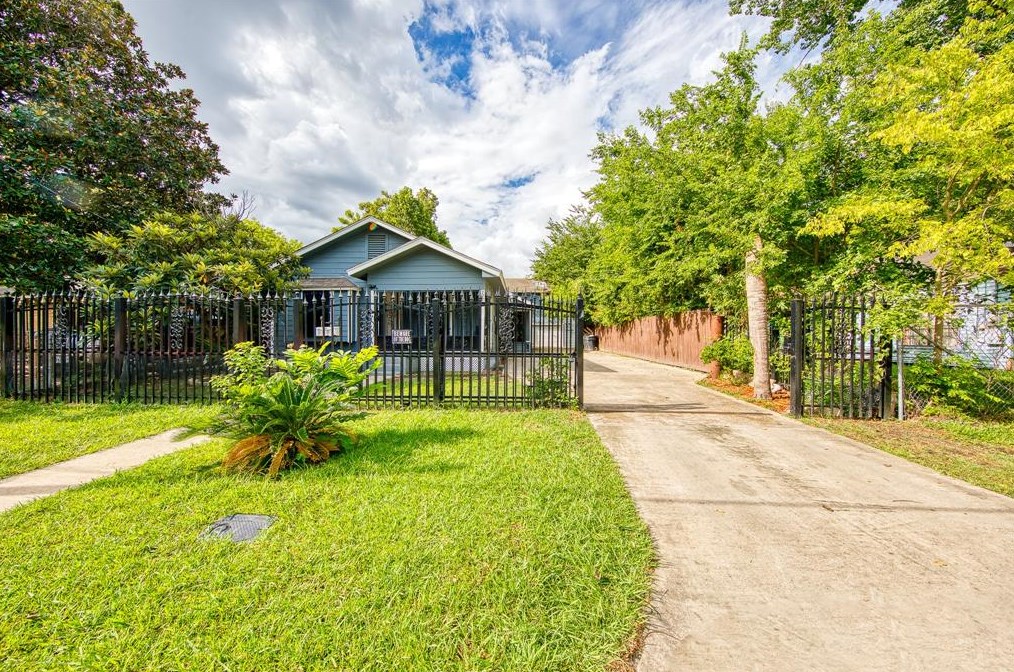 7225 Sherman St, Houston, TX 77011-3749