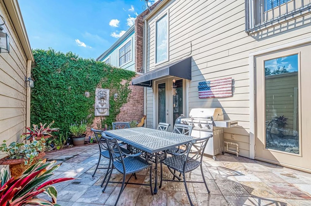 7507 Chevy Chase Dr, Houston TX  77019-3229 exterior