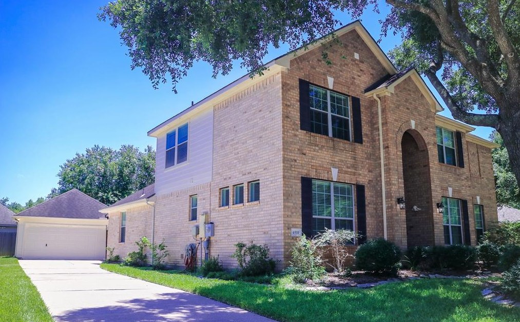 4511 Canyon Crest Dr, League City, TX 77573-3593