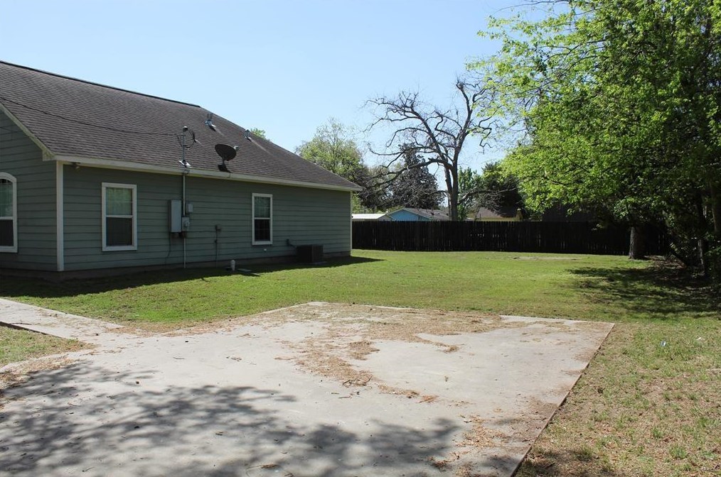 1127 Jackson St, Columbus, TX 78934