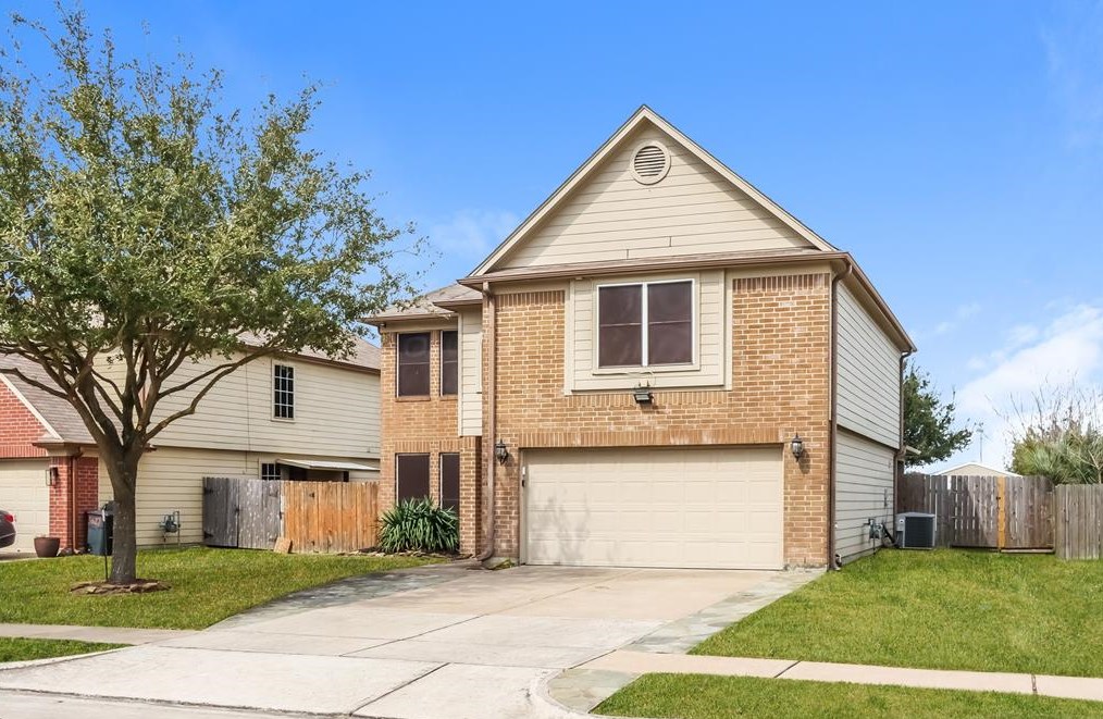 5631 Cinnamon Lake Dr, Baytown, TX 77521
