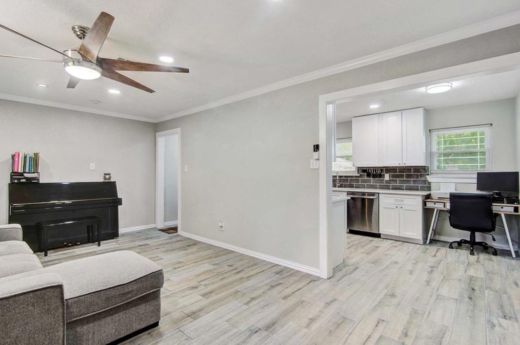 702 Reynolds Ave, League City TX  77573-4123 exterior