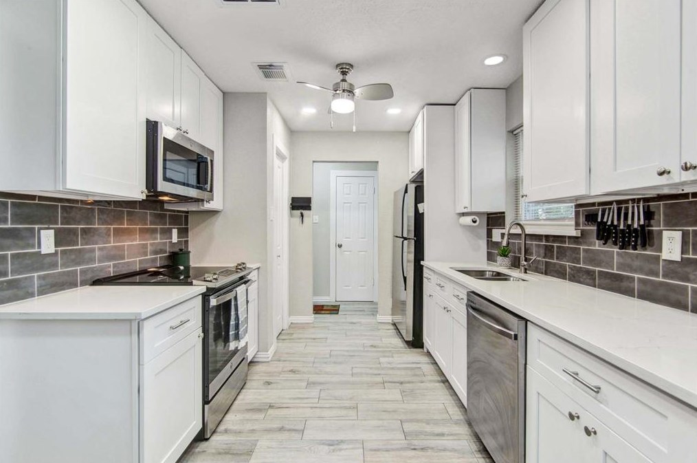 702 Reynolds Ave, League City TX  77573-4123 exterior
