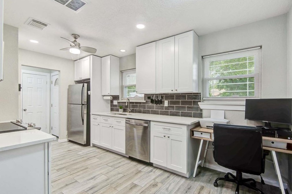 702 Reynolds Ave, League City TX  77573-4123 exterior