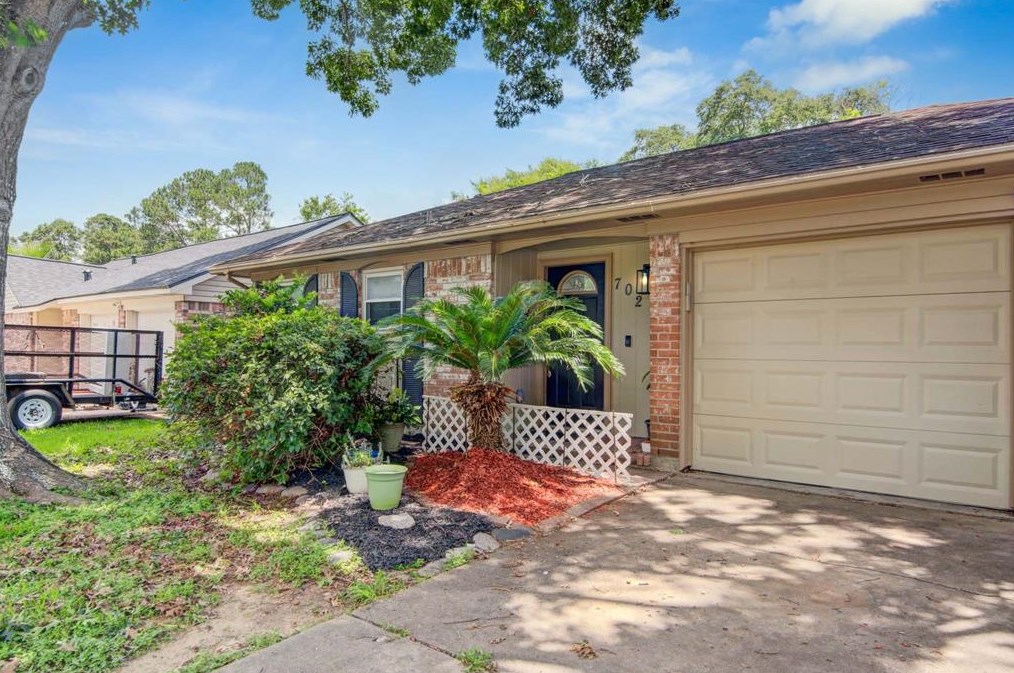 702 Reynolds Ave, League City, TX 77573-4123