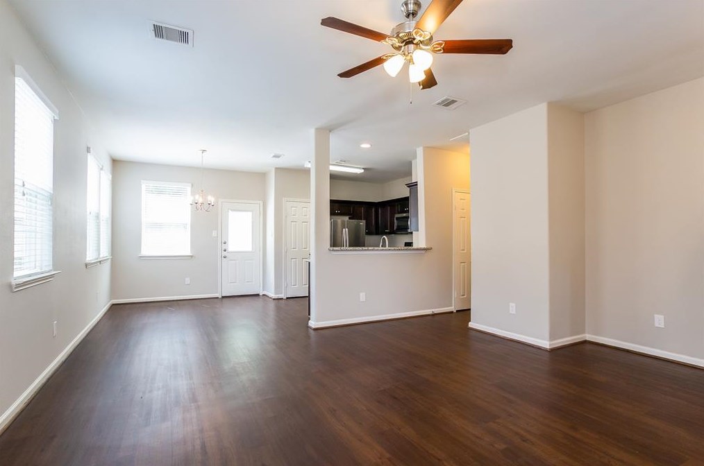 2738 Mesquite Ridge Dr, Houston, TX 77073
