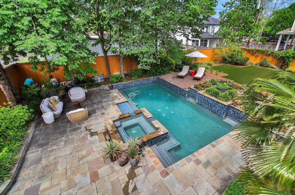 501 27 St, Houston TX  77008-2009 exterior